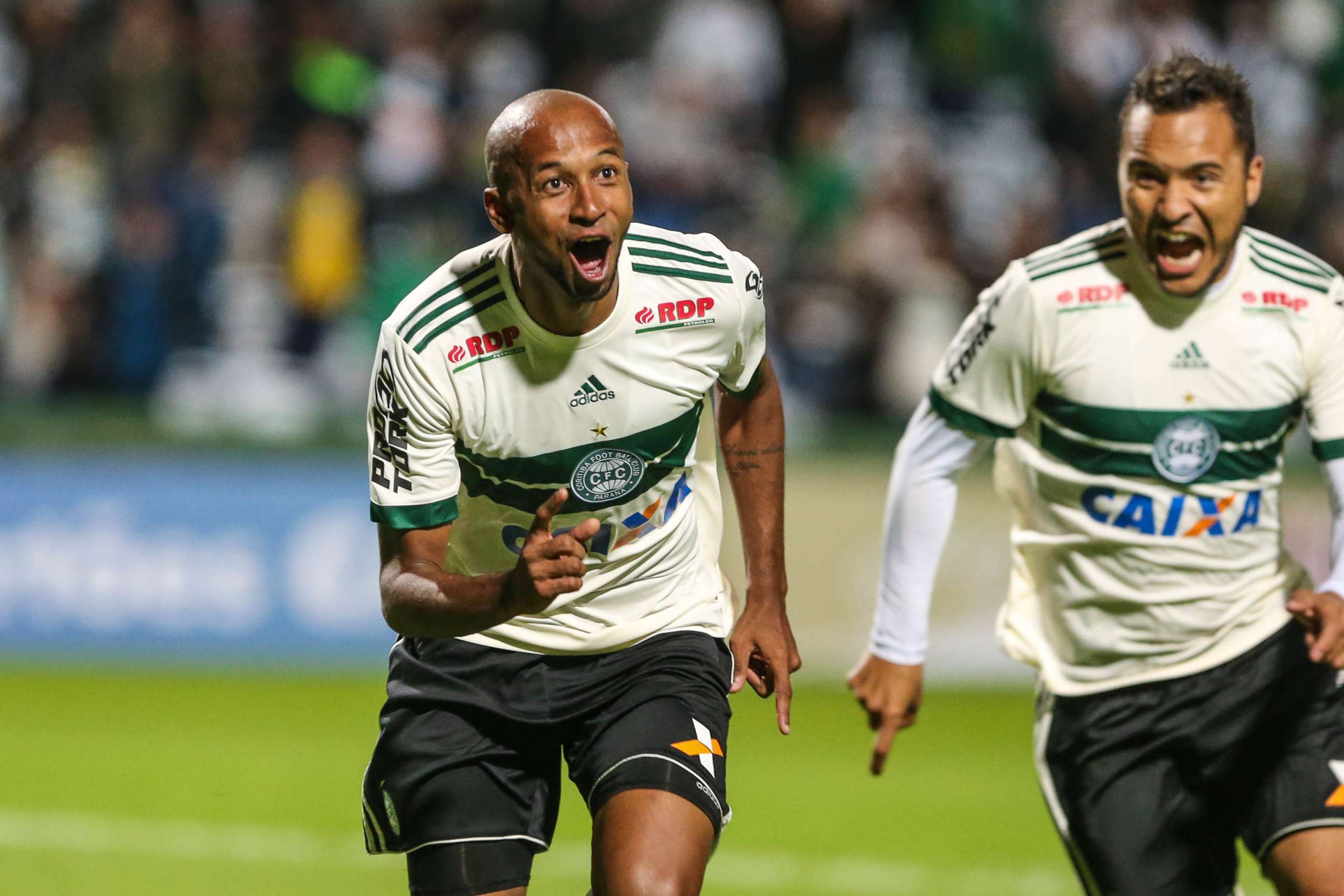 Série B: Sampaio Corrêa acerta com ex-volante de Paraná e Coritiba