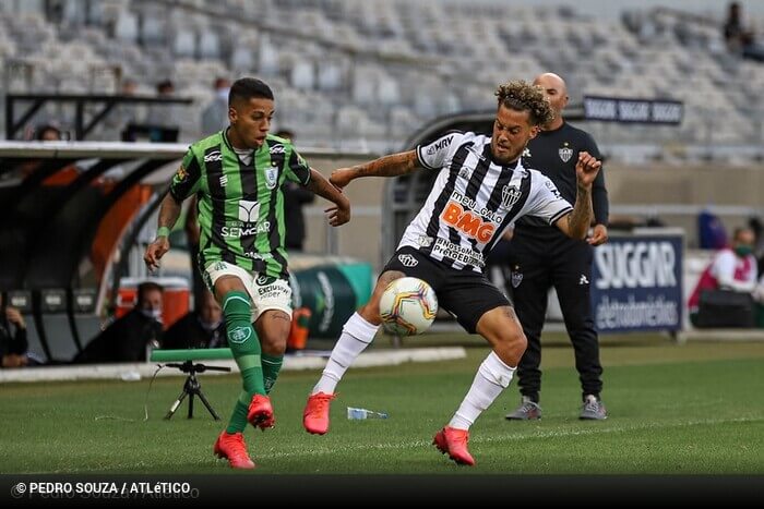 Flamengo mira lateral de rival do Brasileirão para lugar de Rafinha