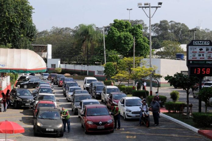 Paulista A2: Torcida da Portuguesa esgota camisas no Drive Thru Centenário