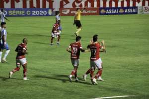Vila Nova 2 x 0 Paysandu - Em seus domínios, Tigrão se impõe e vence na Série C