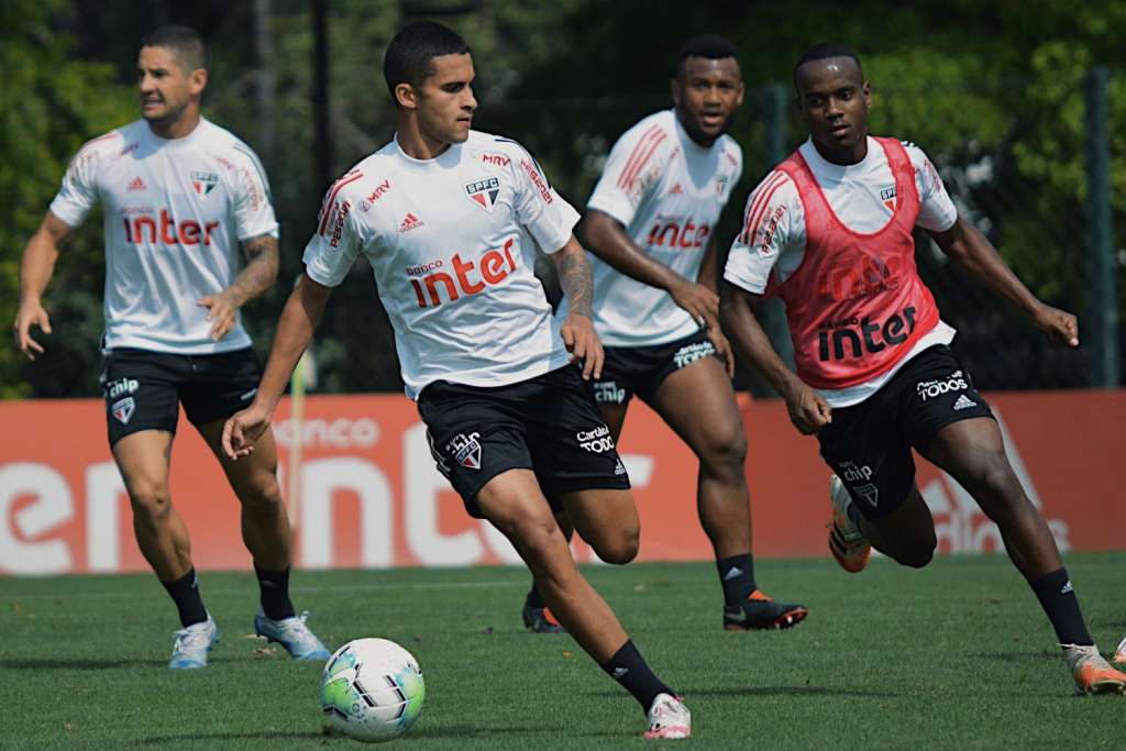 Mais pragmático, São Paulo abandona jogo bonito e mira resultado contra o Vasco