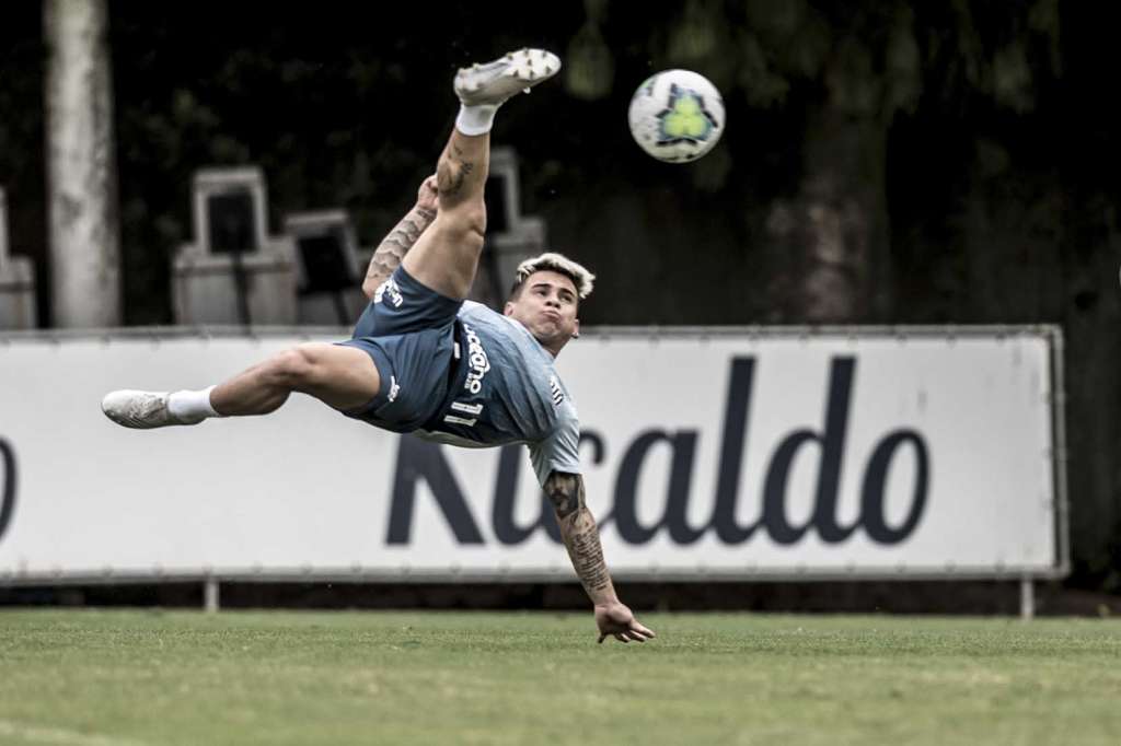 Sem vencer desde a volta do futebol, Santos tenta encontrar rumo contra Athletico