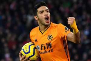 CR7 pede e Juventus deve entrar na briga com United por mexicano