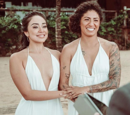 Atacante da seleção feminina se casa em cerimônia íntima