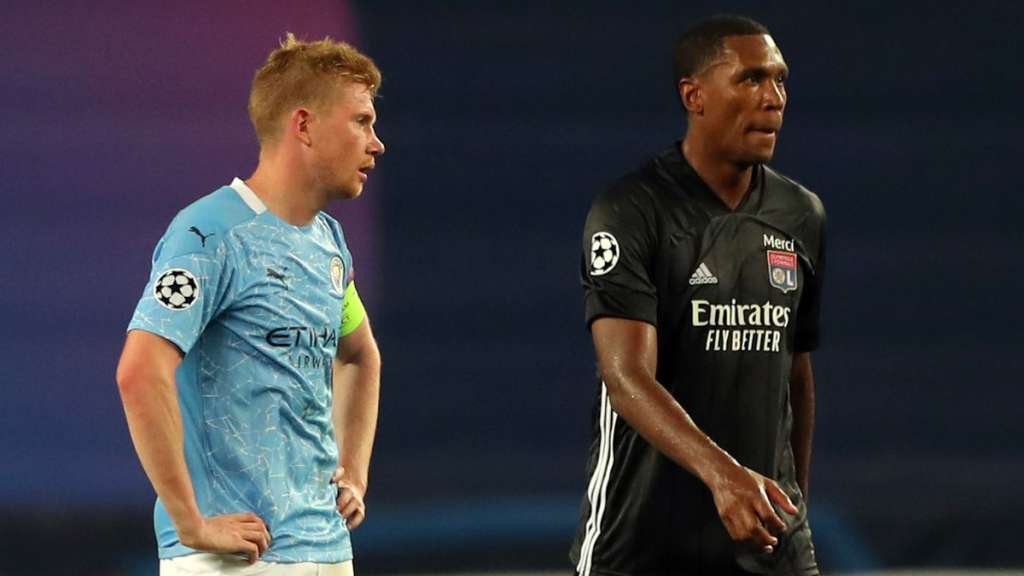 Kevin de Bruyne (esq.) não ficou satisfeito com desempenho do City no confronto das quartas de final da Liga dos Campeões (Foto: Divulgação)