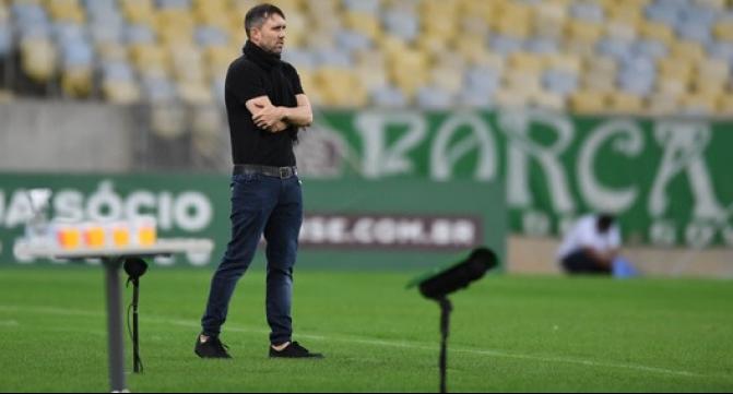 Eduardo Coudet voltou a falar sobre as poucas opções no elenco do Internacional