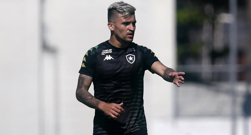 Lateral será operado e desfalcará Botafogo por três semanas