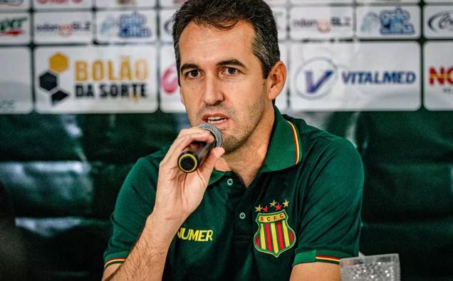 Série B: Sampaio Corrêa tem voo cancelado e atrapalha preparação de Léo Condé