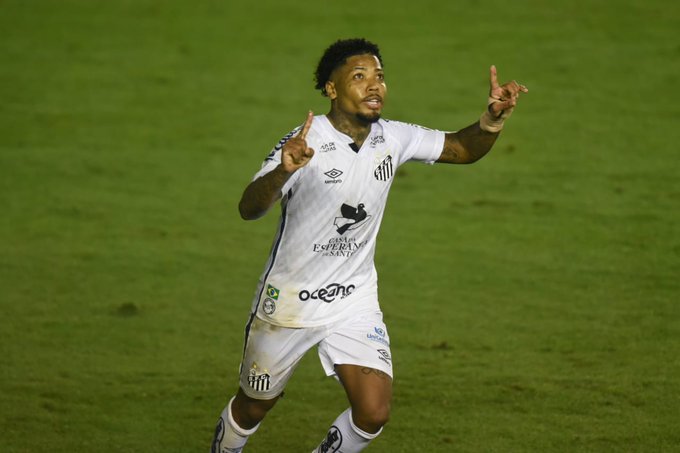 Marinho participa dos últimos 7 gols e lidera a artilharia do Santos em 2020
