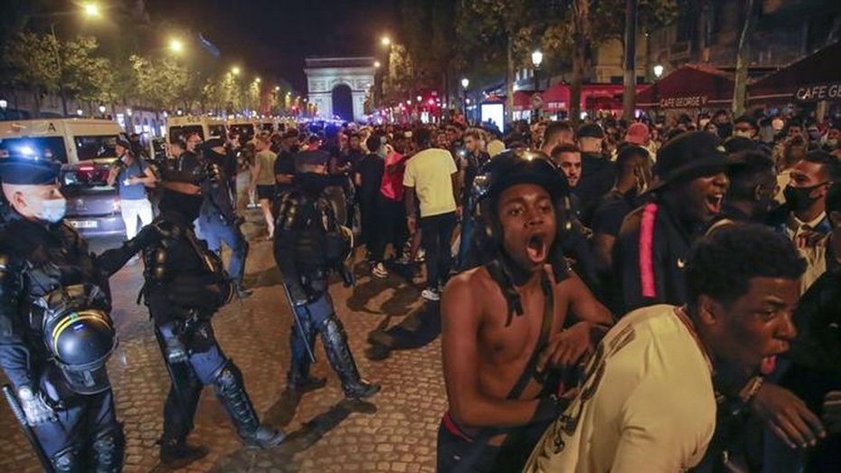 Polícia francesa prende 36 torcedores em festa nas ruas por vaga do PSG em final