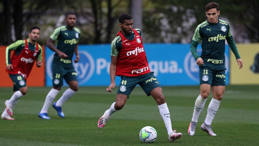 Pressionado no Brasileirão, Palmeiras joga fora de casa atrás de soluções ofensivas