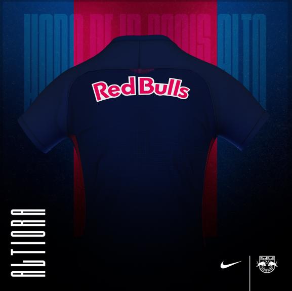 Manto azul feito pela Nike. (Foto: Divulgação)