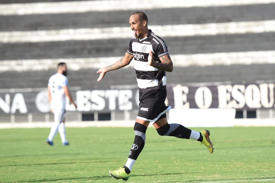 Macena fez dois no empate do XV. Foto: Michel Lambstein