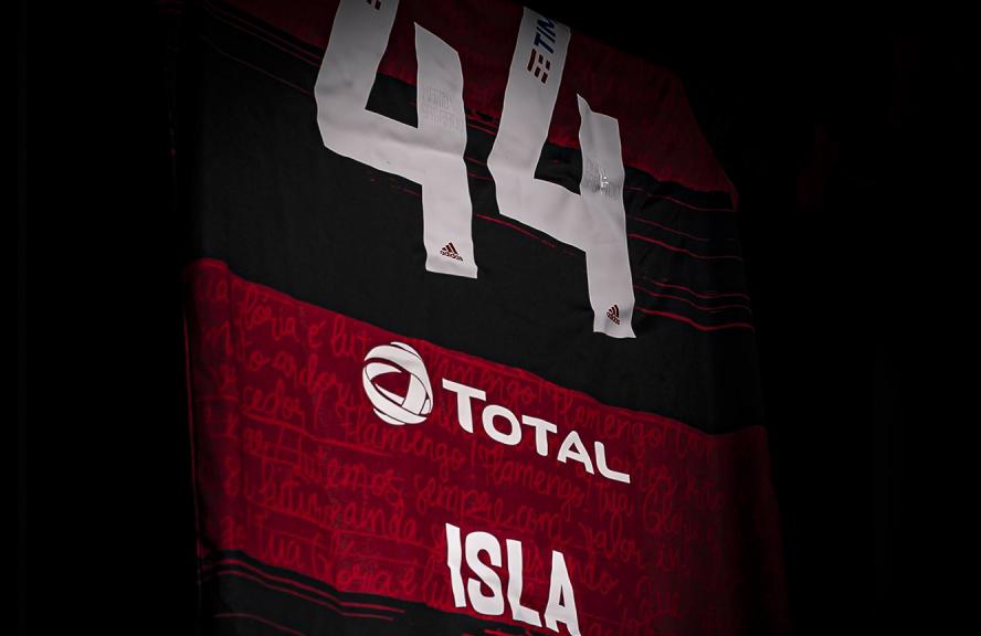 Flamengo anuncia a contratação de chileno para a vaga de Rafinha na lateral