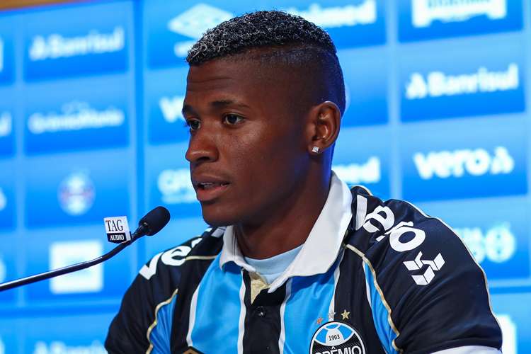 Lateral acredita que Grêmio não recuou e deu azar em empate contra o Flamengo