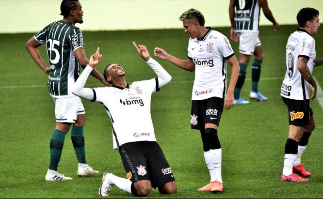 Mais uma vez o atacante Jô deixou sua marca pelo Corinthians