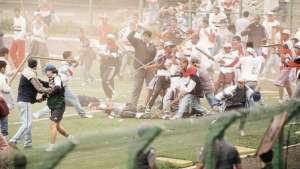 Após 25 anos, médica relembra a Batalha do Pacaembu: 'Nadamos em sangue'