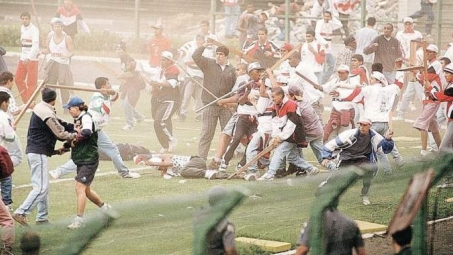 Após 25 anos, médica relembra a Batalha do Pacaembu: ‘Nadamos em sangue’