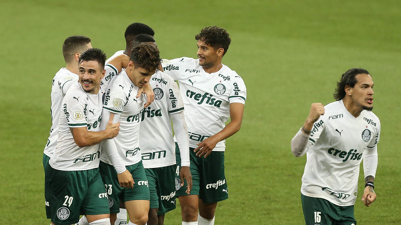 Decisivo, Raphael Veiga minimiza atuações ruins do Palmeiras no Brasileirão