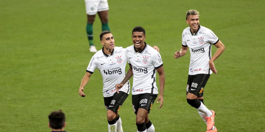 Léo Natel estreia como titular e vira destaque em vitória do Corinthians