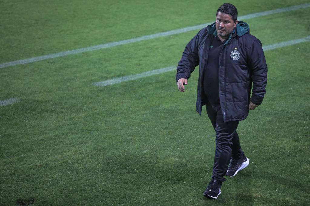 Eduardo Barroca deixa o Coritiba