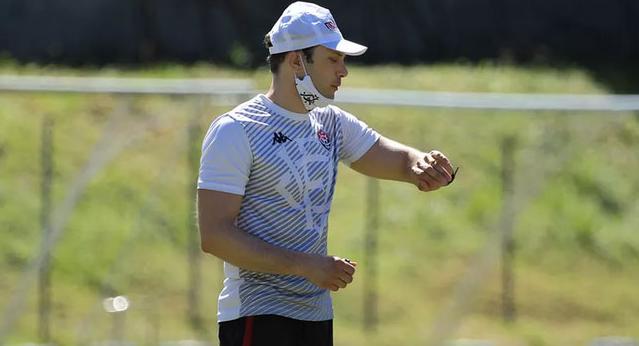 Reforços aceleram processo e técnico não vê a hora de utilizá-los no Vitória