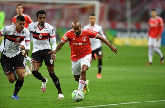 Volante do Atlético-GO critica agressão de ex-Ponte: “Se fosse eu, era um marginal”