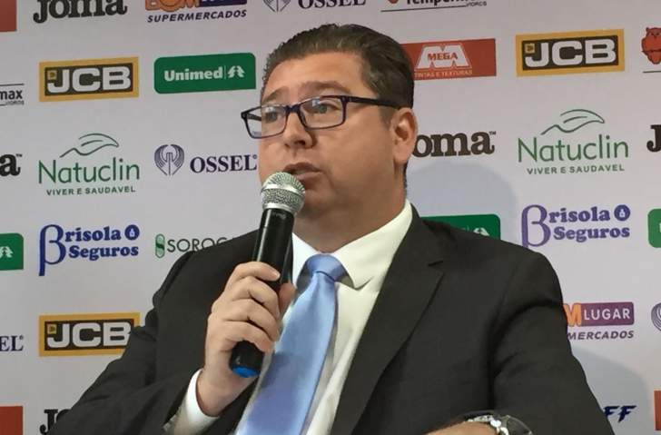 Com portões fechados, torcedores de time do Paulista A2 invadem estádio e protestam