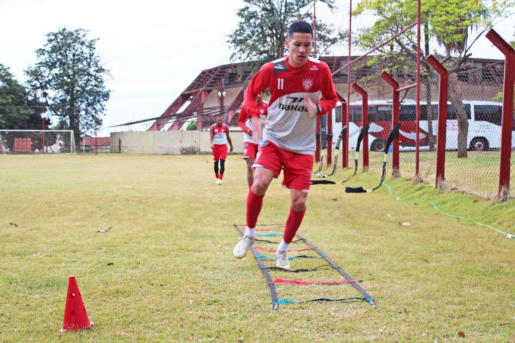 Yamada na retomada aos treinos (Foto: Bruno Freitas/Noroeste)