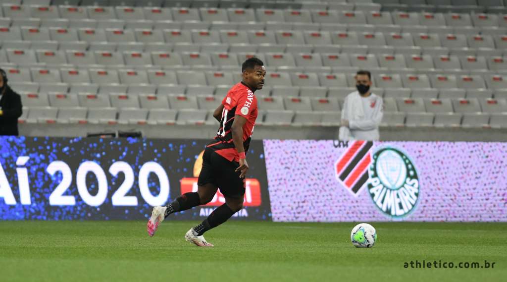 Nikão é desfalque certo no Athletico