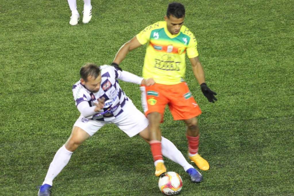 São José-RS apresenta zagueiro ex-Fortaleza e técnico enaltece vitória