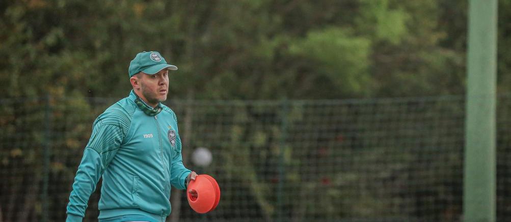Sem técnico e nove jogadores, Coritiba busca reabilitação frente ao Bragantino