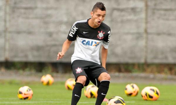 Lateral-direito ex-Corinthians e Bahia reforça lanterna do Paulista A3