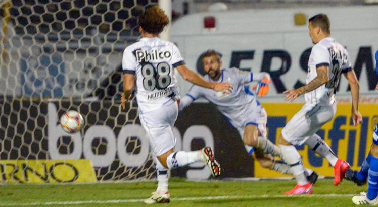 Ponte Preta virou com Matheus Peixoto. Foto: Ponte Press