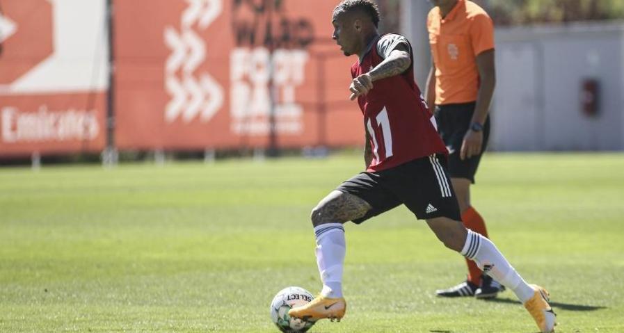 Jorge Jesus escala brasileiro de titular em jogo-treino com vitória do Benfica