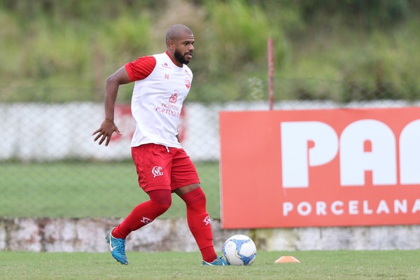 “Não podemos perder pontos em casa”, falou lateral do Náutico após empate