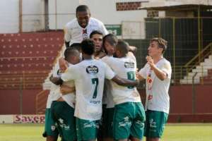 Paulista A2: Após marcar gol da vitória, zagueiro elogia elenco da Portuguesa