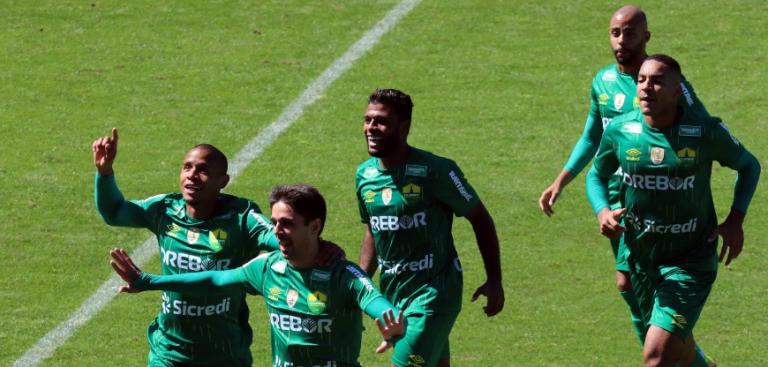 Rafael Gava marcou dois gols pelo Cuiabá Rafael Gava marcou dois gols pelo Cuiabá