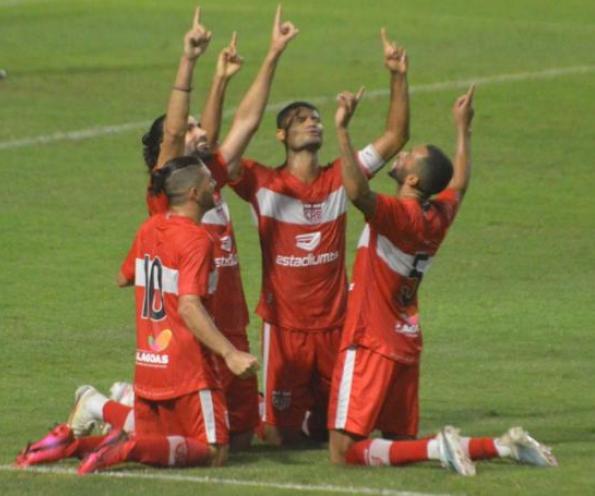 CRB vacilou no final e levou o empate