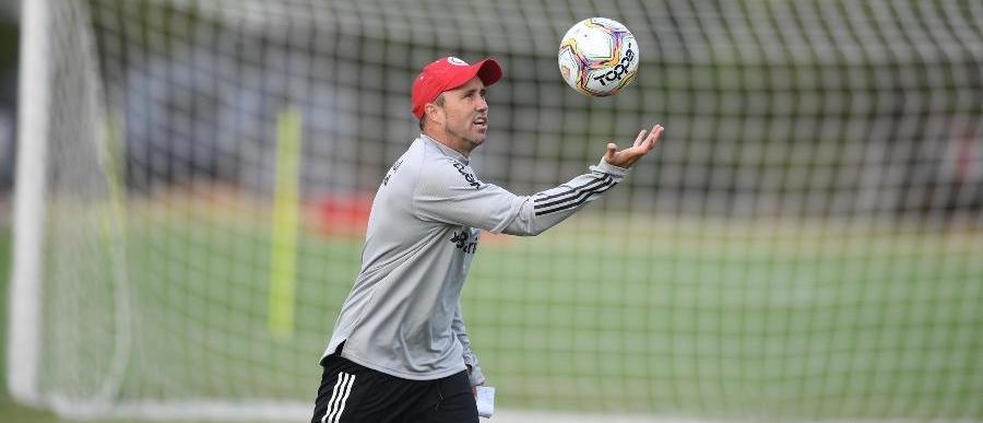 Internacional tenta tirar atacante de rival do Brasileirão, mas quebra a cara