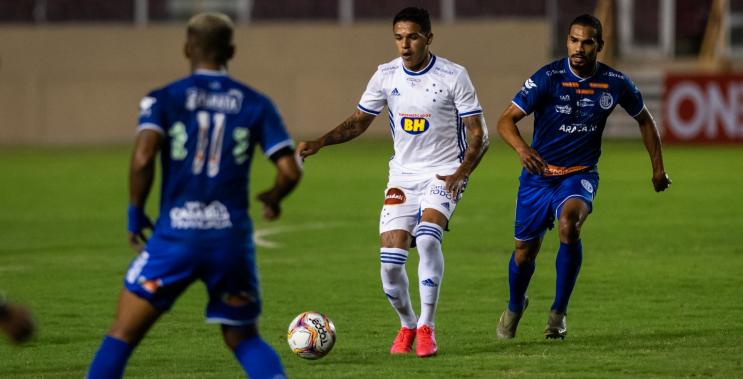 Cruzeiro não teve espaço para criar chances no ataque. Foto: Bruno Haddad