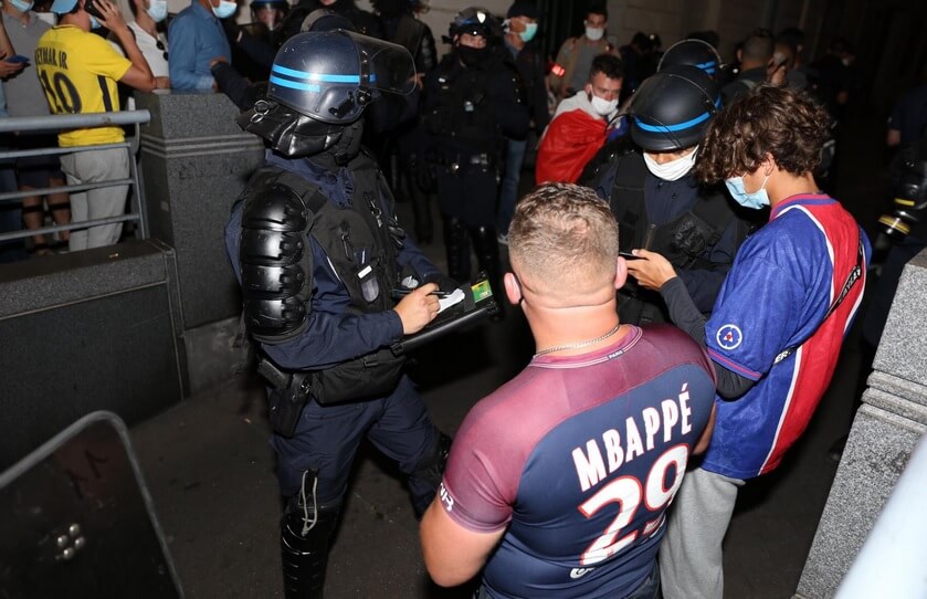 Após derrota do PSG, Paris tem briga entre torcedores e policiais; 148 são presos