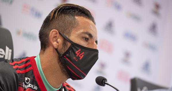 Apresentado, chileno diz que já pode estrear pelo Flamengo