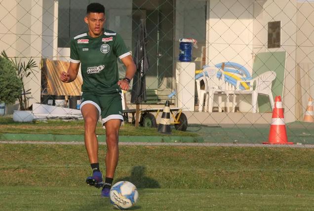 Série B: Botafogo acerta com zagueiro que tem acesso pelo Coritiba