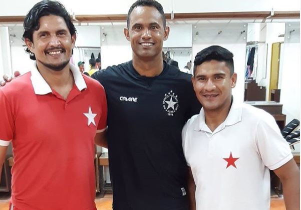 Goleiro Bruno usa redes para apresentar treinador e avisa: “Rio Branco rumo ao título”