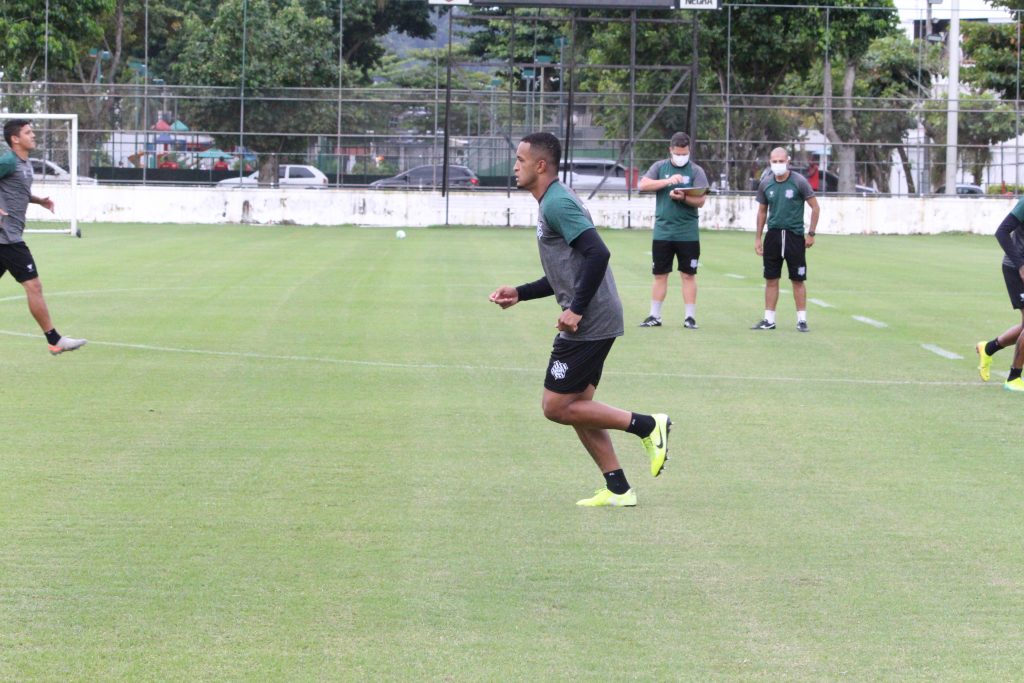 Com uma mudança, Figueirense encerra preparação para pegar Fluminense