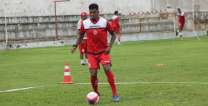 Volante acusado de agressão por ex-namorada é anunciado por time do Paulista A2