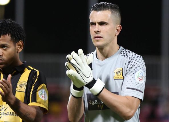 Goleiro salva, ex-corintiano marca e brasileiros definem vitória na Arábia