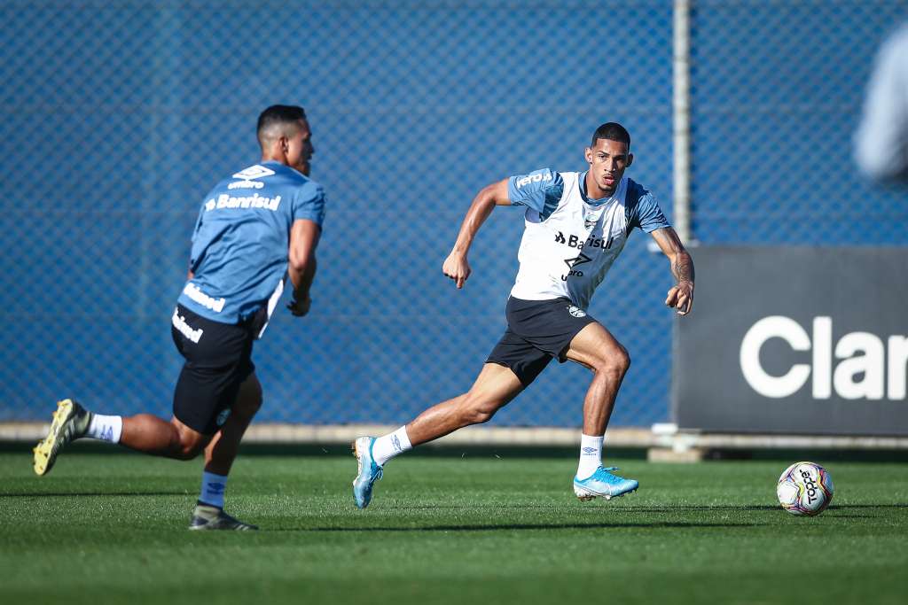 Grêmio inscreve Robinho e Everton para a final do Campeonato Gaúcho