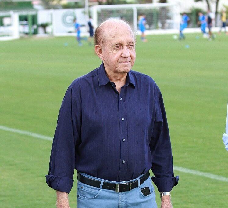 Aos 84 anos, dirigente importante do Goiás é internado com Covid-19